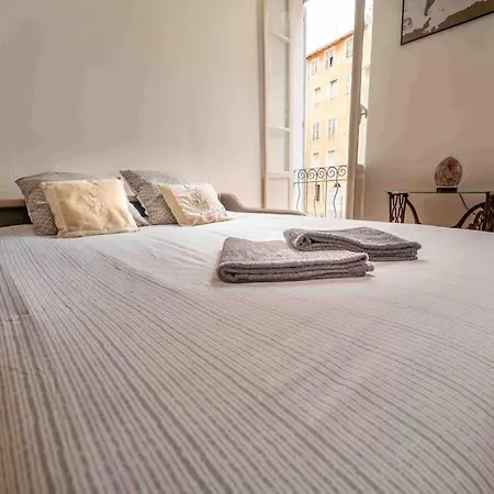 Au Coeur Du Vieux-nice 2 Pieces Proche De La 아파트